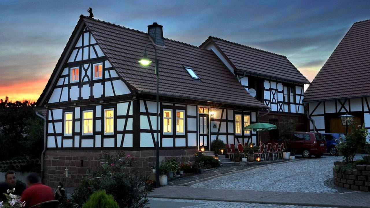 Ferienhaus in der Abenddämmerung Ferienhaus in der Abenddämmerung